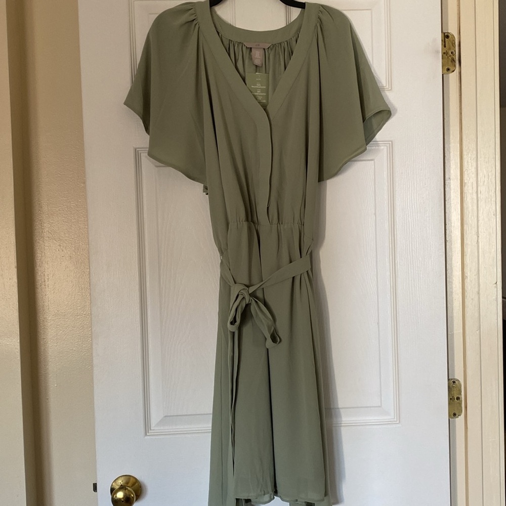 NWT H&M V-Neck Chiffon light green dresss